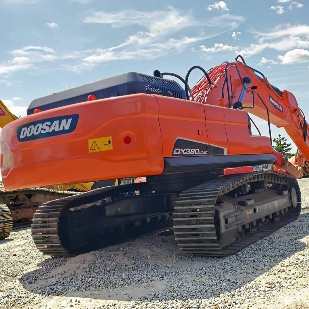 Doosan DX 380 LC Bandgrävare