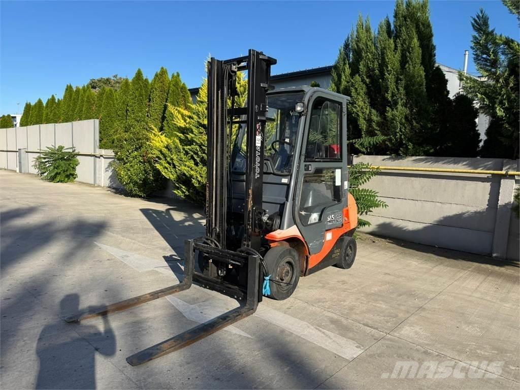 Toyota 7FGF25 Gasolmotviktstruckar