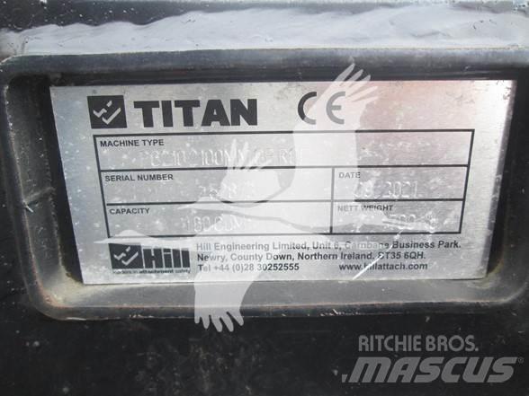 Titan CAT 320 Skopor