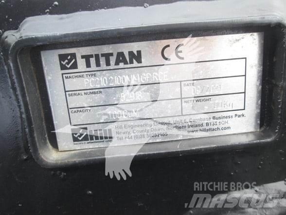 Titan CAT 320 Skopor