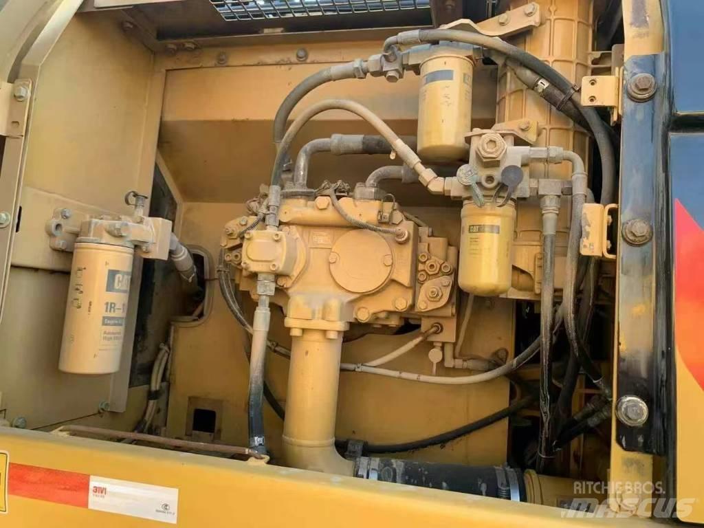 CAT 329 D Bandgrävare