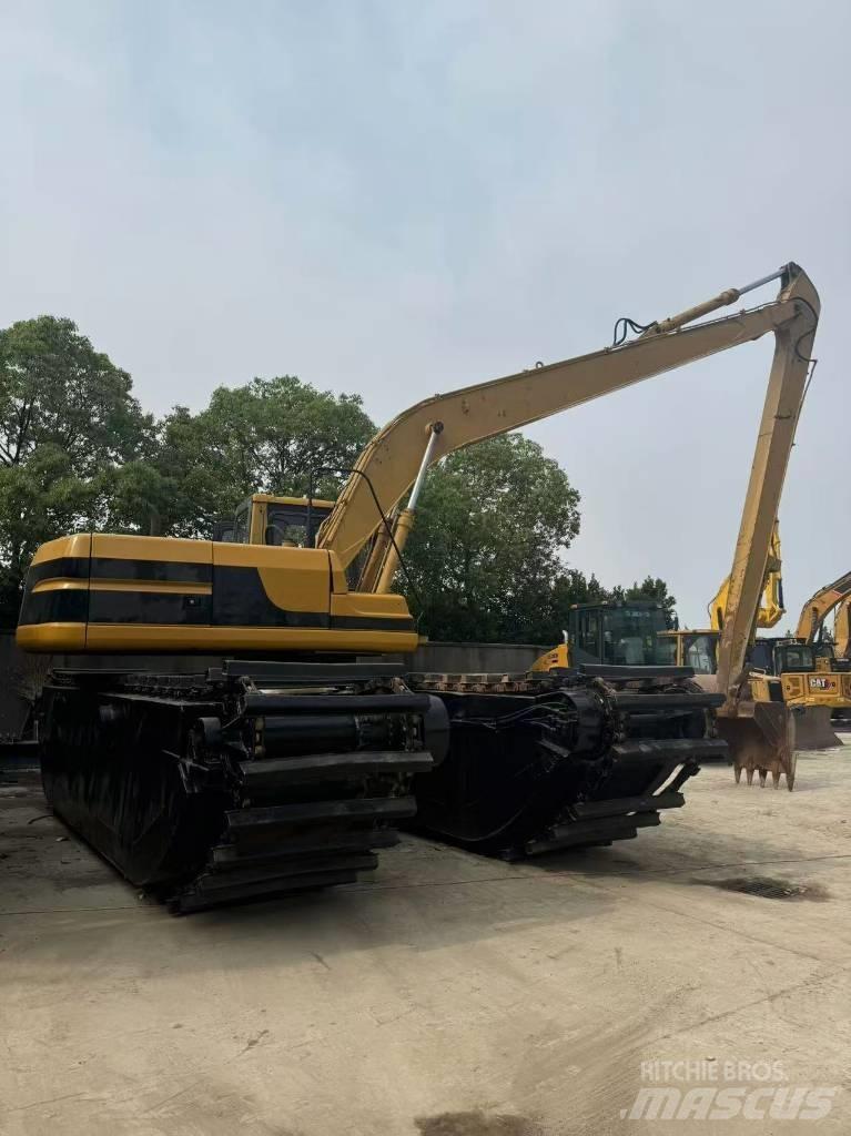 CAT 320B Amfibiska grävmaskiner