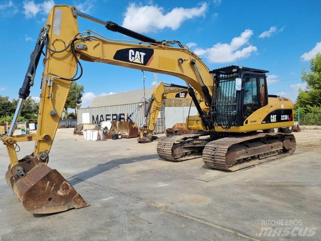 CAT 323 D L Bandgrävare