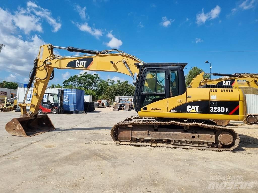 CAT 323 D L Bandgrävare