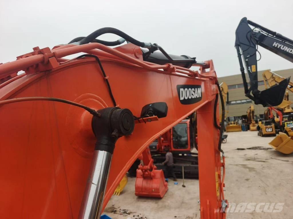 Doosan DX 140 Bandgrävare