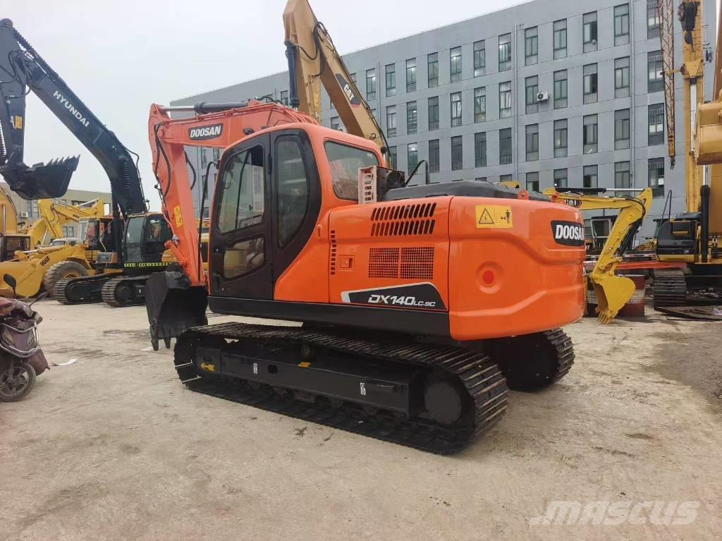 Doosan DX 140 Bandgrävare