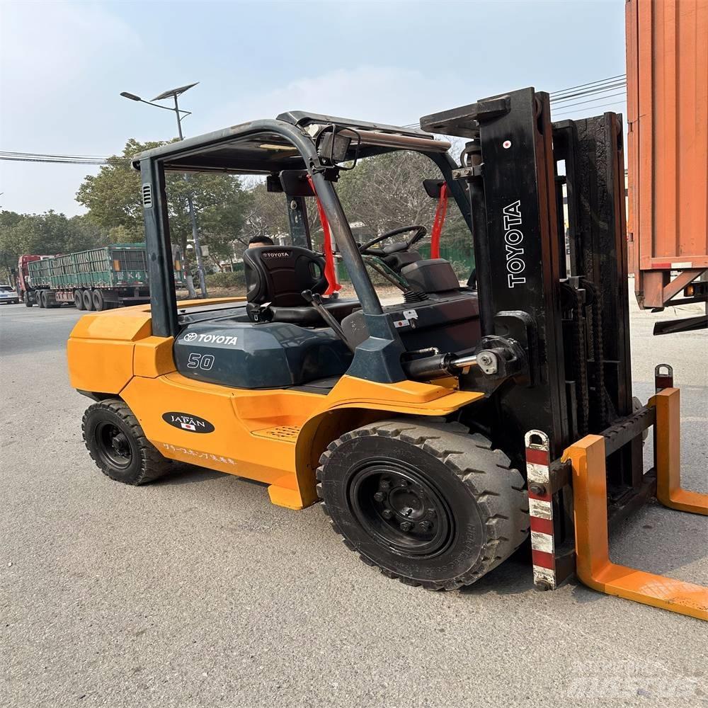 Toyota 02-7FDA50 Dieselmotviktstruckar