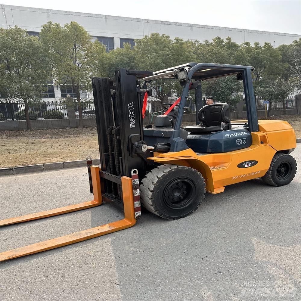 Toyota 02-7FDA50 Dieselmotviktstruckar