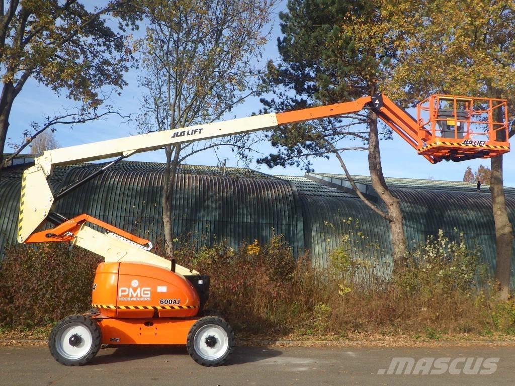 JLG 600AJ Bomliftar