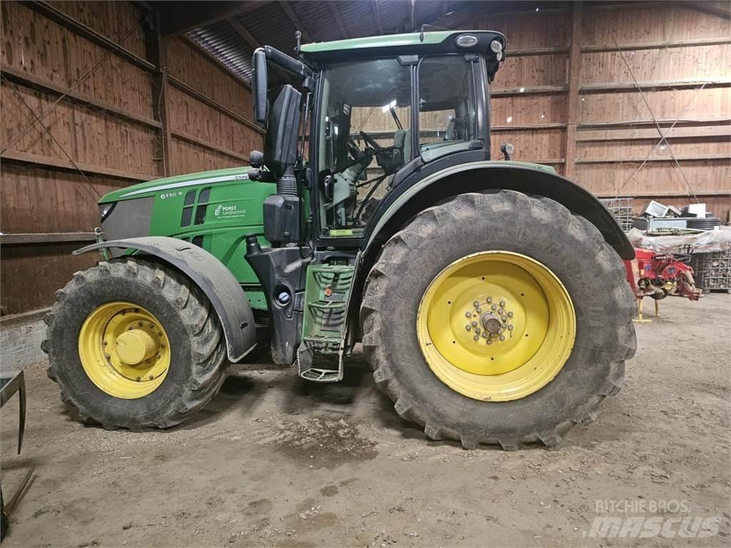 John Deere 6250 R Traktorer