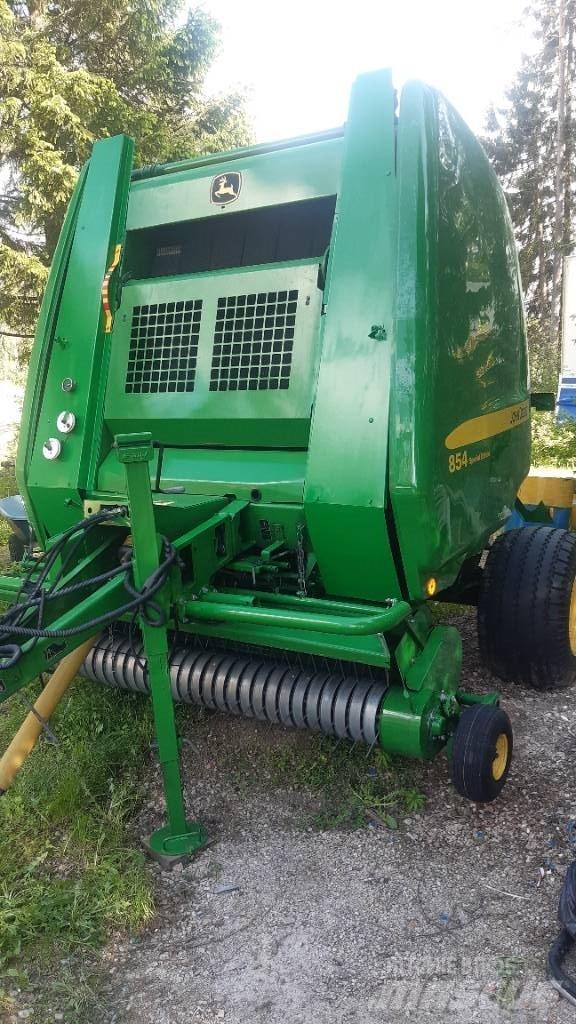 John Deere 854 Rundbalspressar