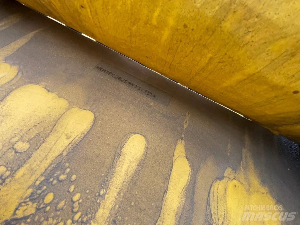Komatsu PC210-10MO Bandgrävare