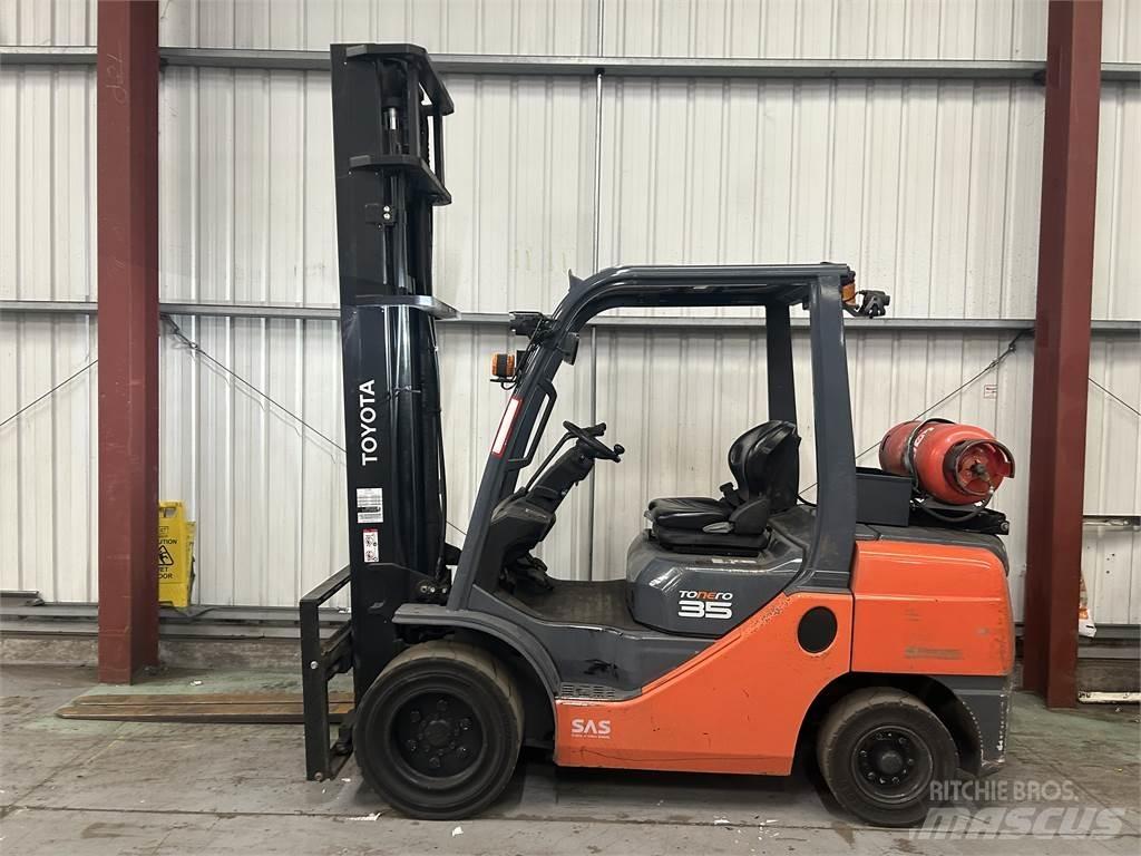 Toyota 02-8FGJF35 Gasolmotviktstruckar