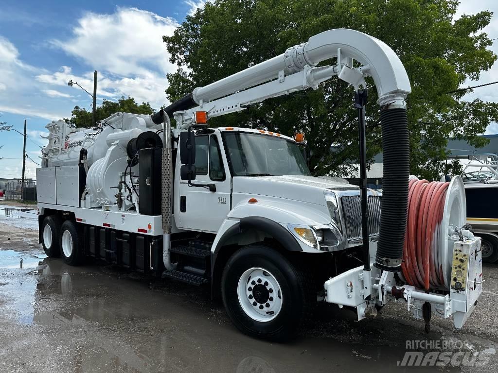 International 7400 Slamsugningsbil