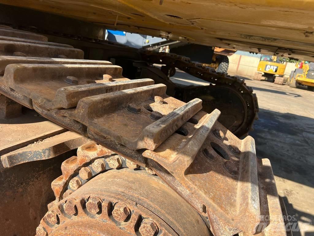 CAT 390 D Bandgrävare
