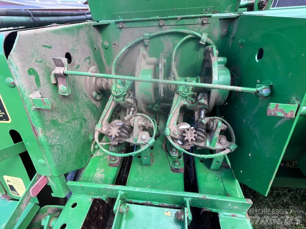John Deere 359 Fyrkantspressar