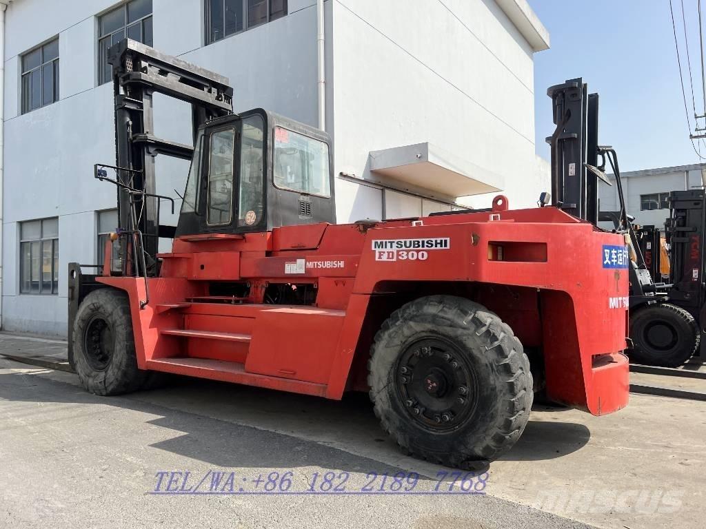 Mitsubishi FD300 Teleskoplastare