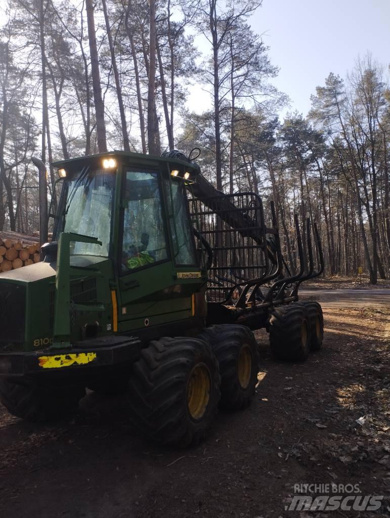 John Deere 810D Skotare