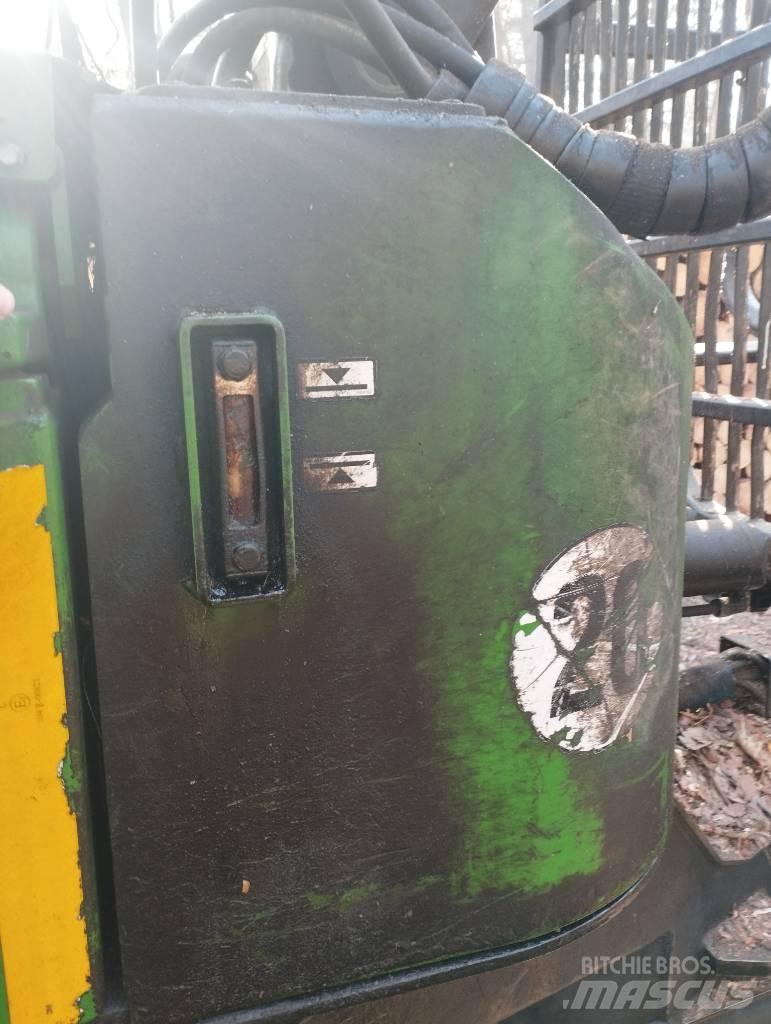 John Deere 810D Skotare