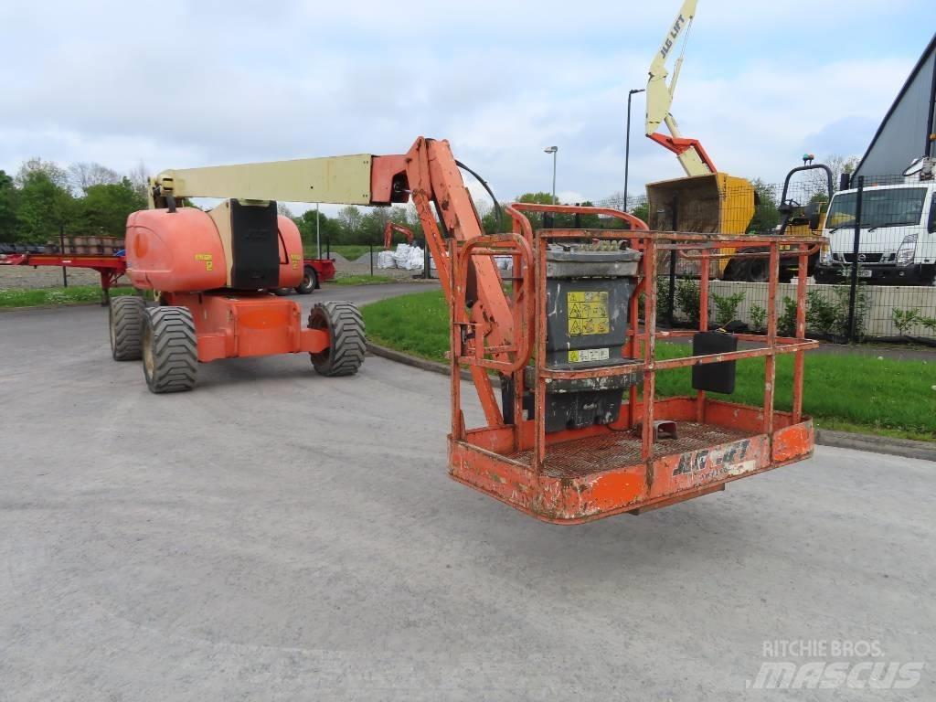 JLG 800 AJ Bomliftar