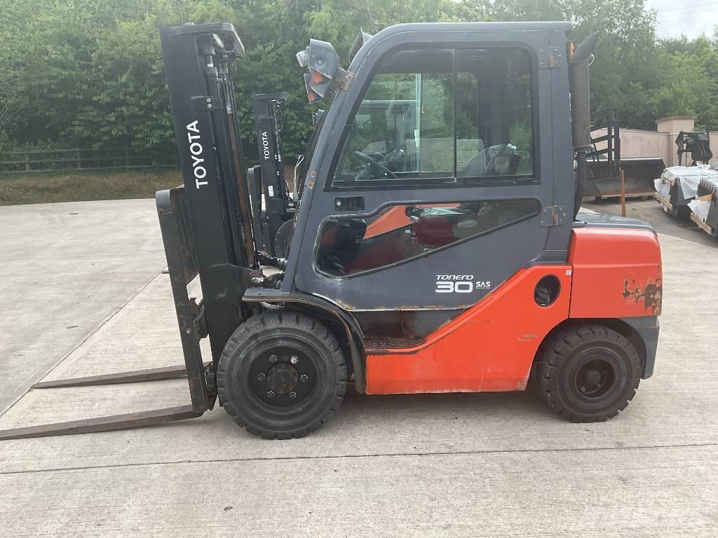 Toyota 02-8 FDF 30 Dieselmotviktstruckar