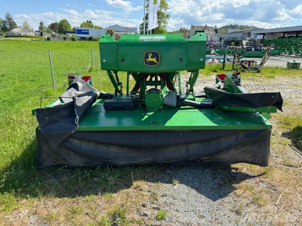 John Deere 131 Monterade och påhängda gräsklippare