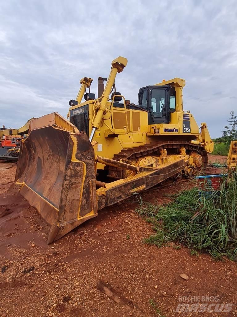 Komatsu D 375 A Bandschaktare