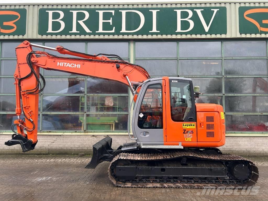 Hitachi ZX 135 US Bandgrävare