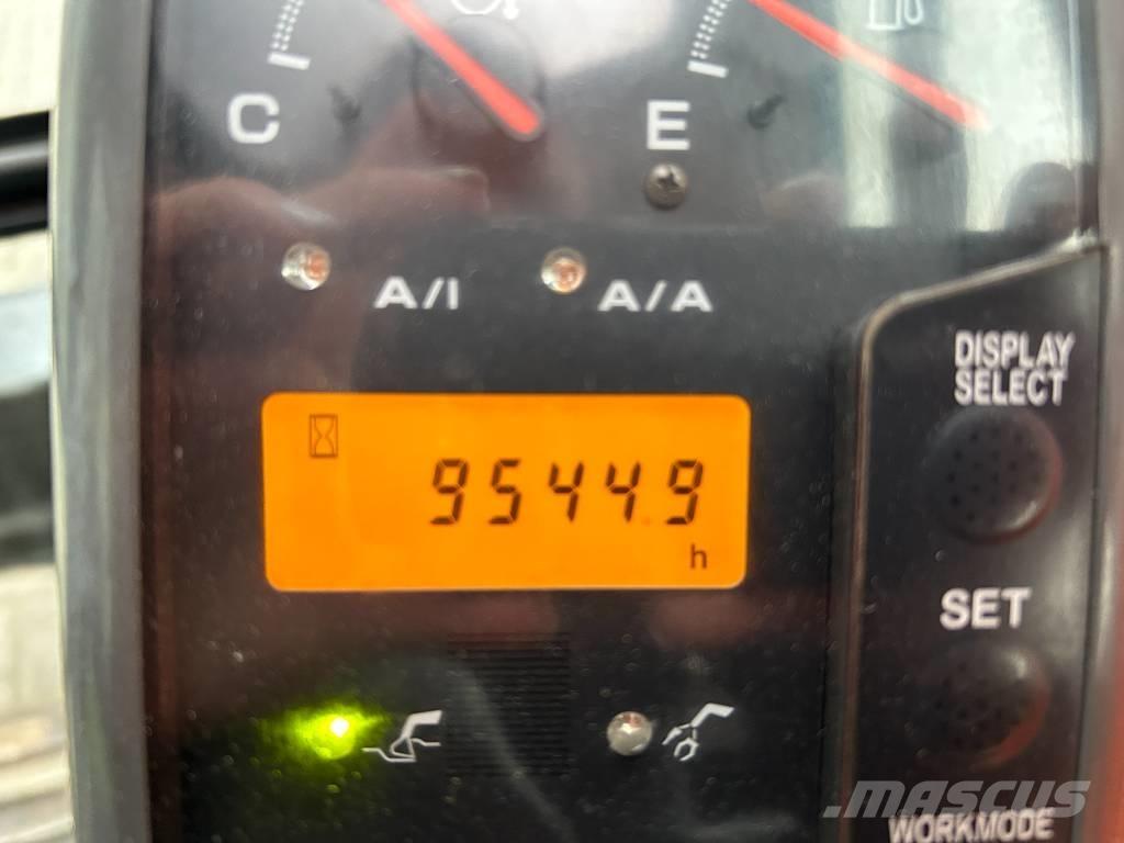 Hitachi ZX 135 US Bandgrävare