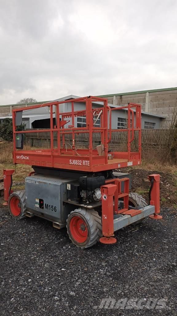 SkyJack SJ 6832 RTE Saxliftar
