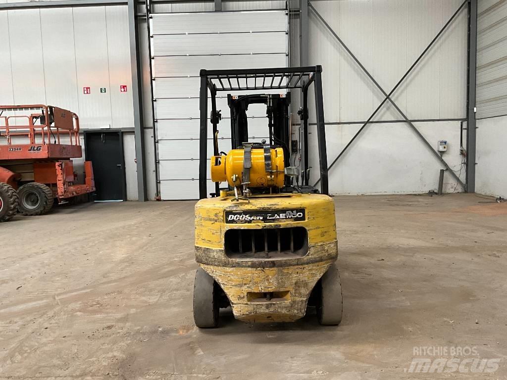 Doosan G 25 P-3 Gasolmotviktstruckar