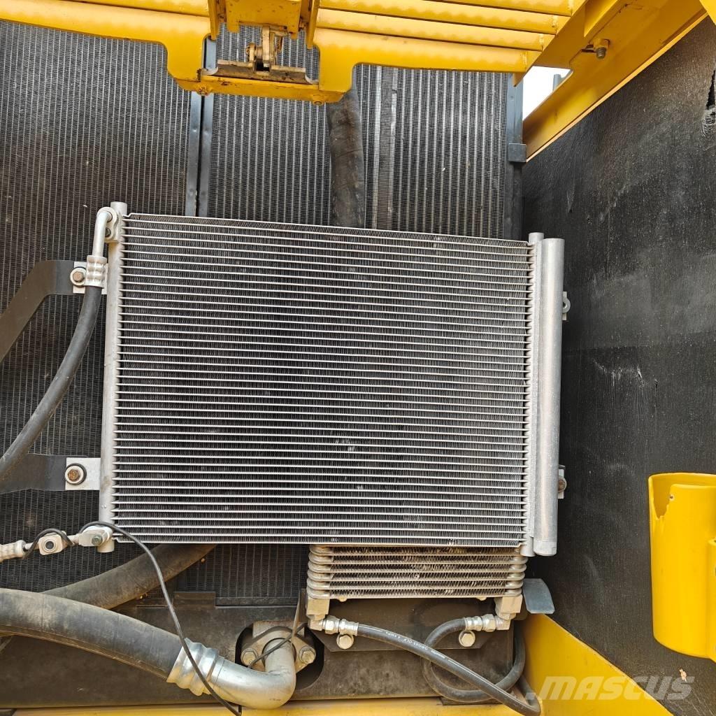 Komatsu 220-8 Bandgrävare