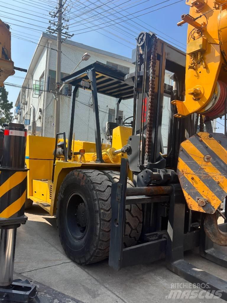 TCM FD250 Teleskoplastare