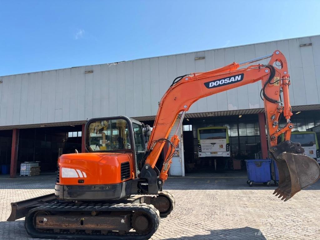 Doosan DX 80 R Midigrävmaskiner 7t - 12t