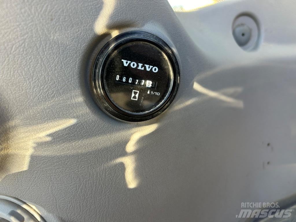 Volvo EC 220 DL Bandgrävare