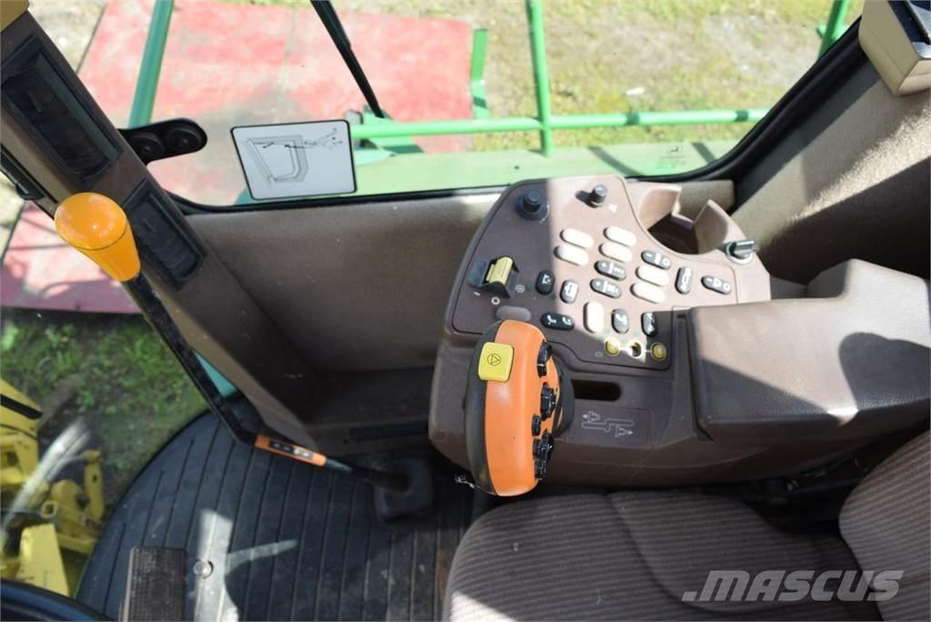 John Deere 7400 Självgående fälthackar