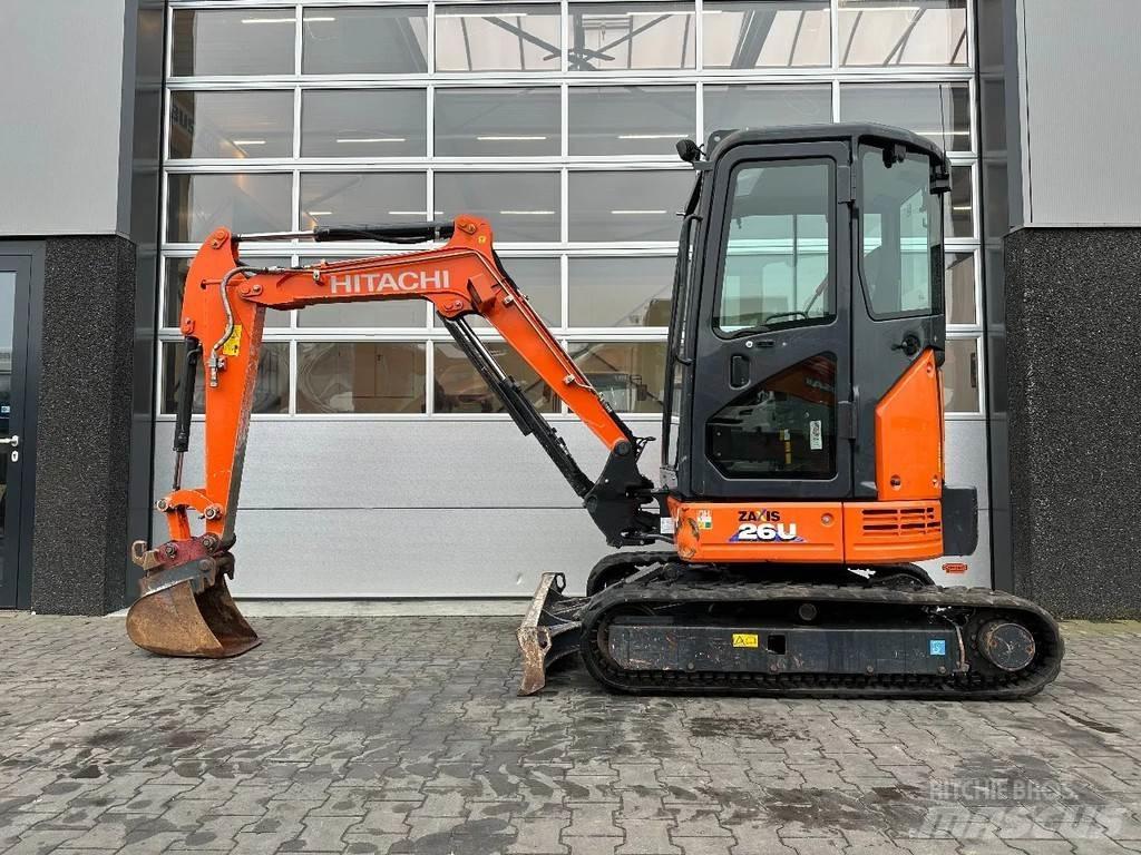 Hitachi ZX26U-6 CR Minigrävare < 7t