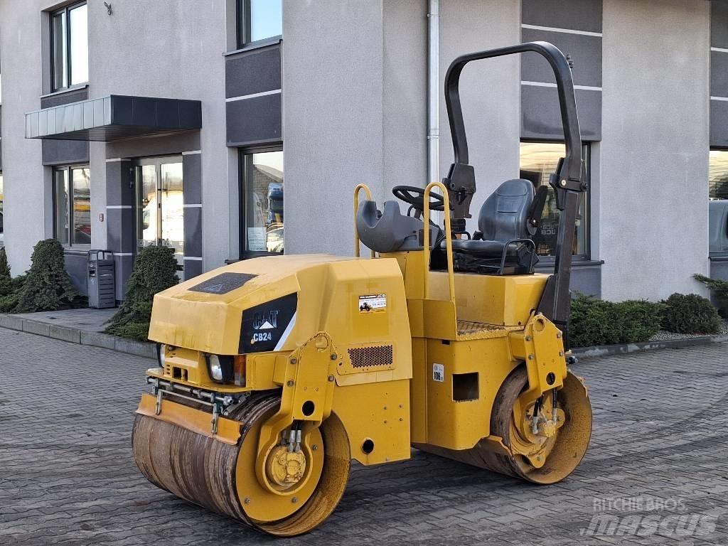CAT CB 24 Tvåvalsvältar