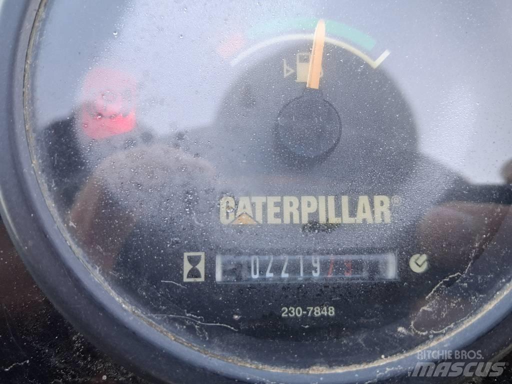 CAT CB 24 Tvåvalsvältar