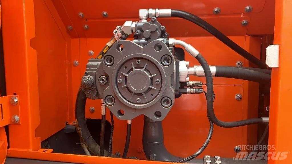 Doosan DX 300 Bandgrävare