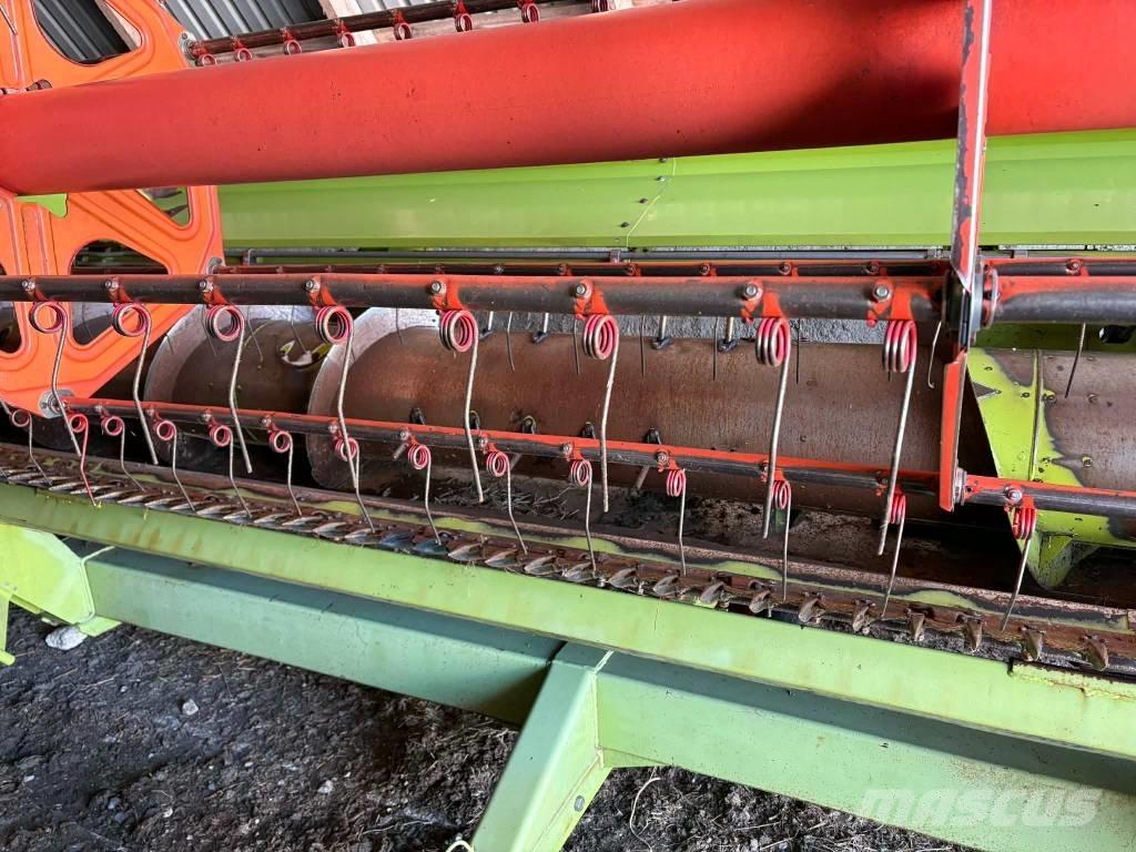 CLAAS Tucano 320 Skördetröskor