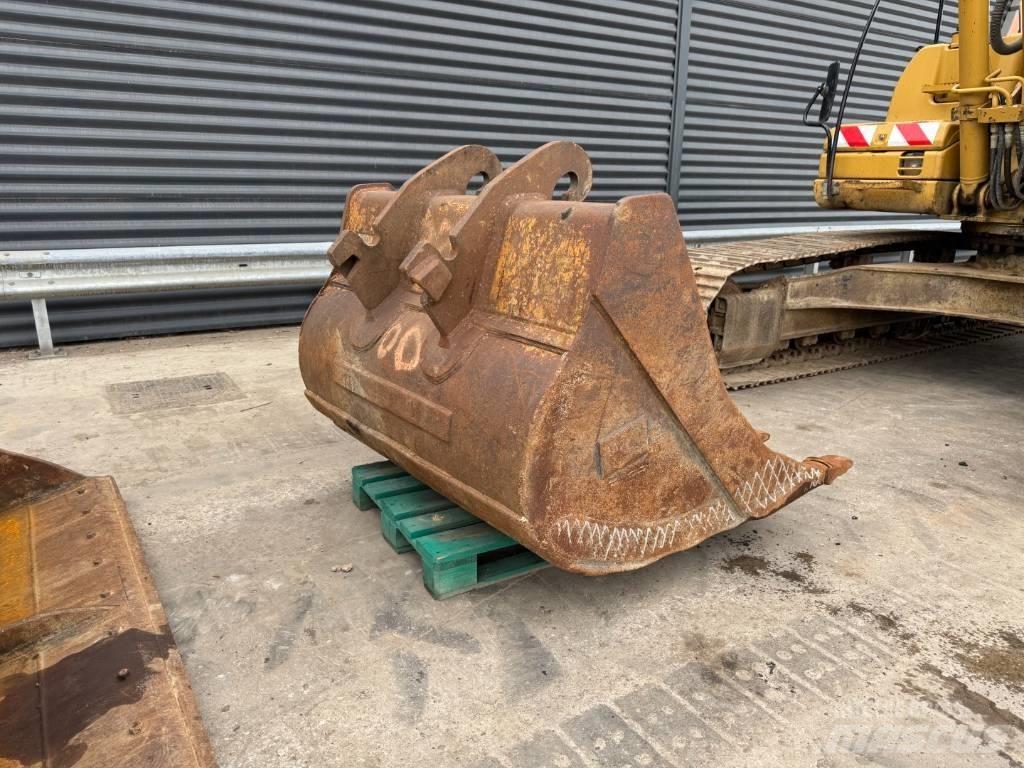 CAT 320 DL Bandgrävare