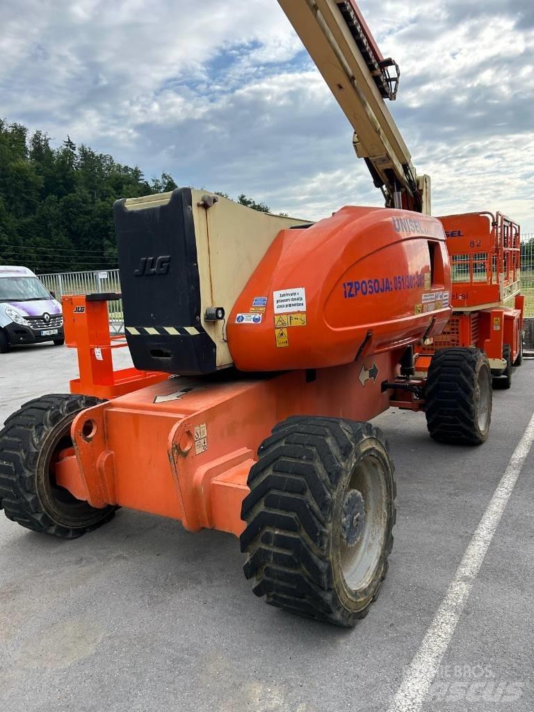 JLG 800 AJ Bomliftar