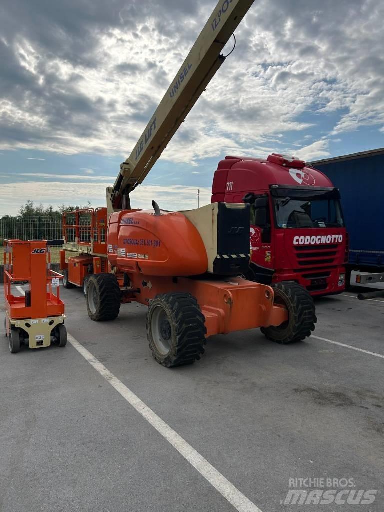 JLG 800 AJ Bomliftar