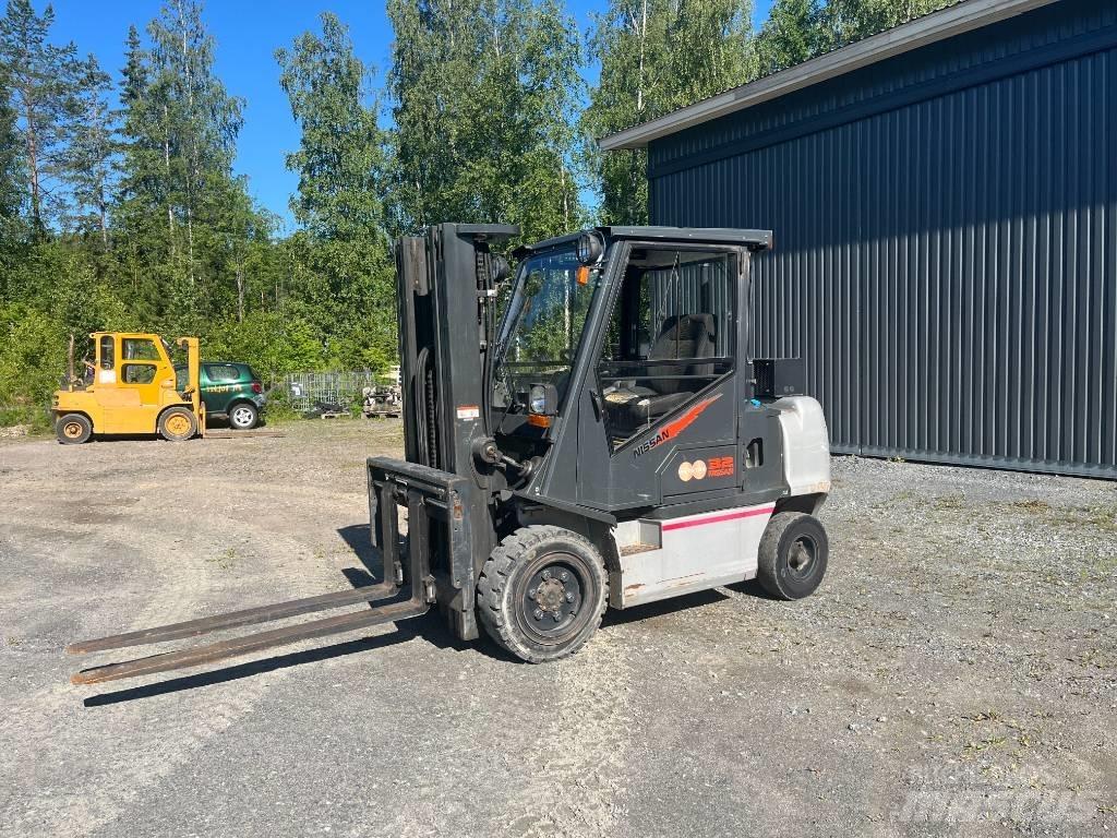 Nissan FGD02A320 Dieselmotviktstruckar