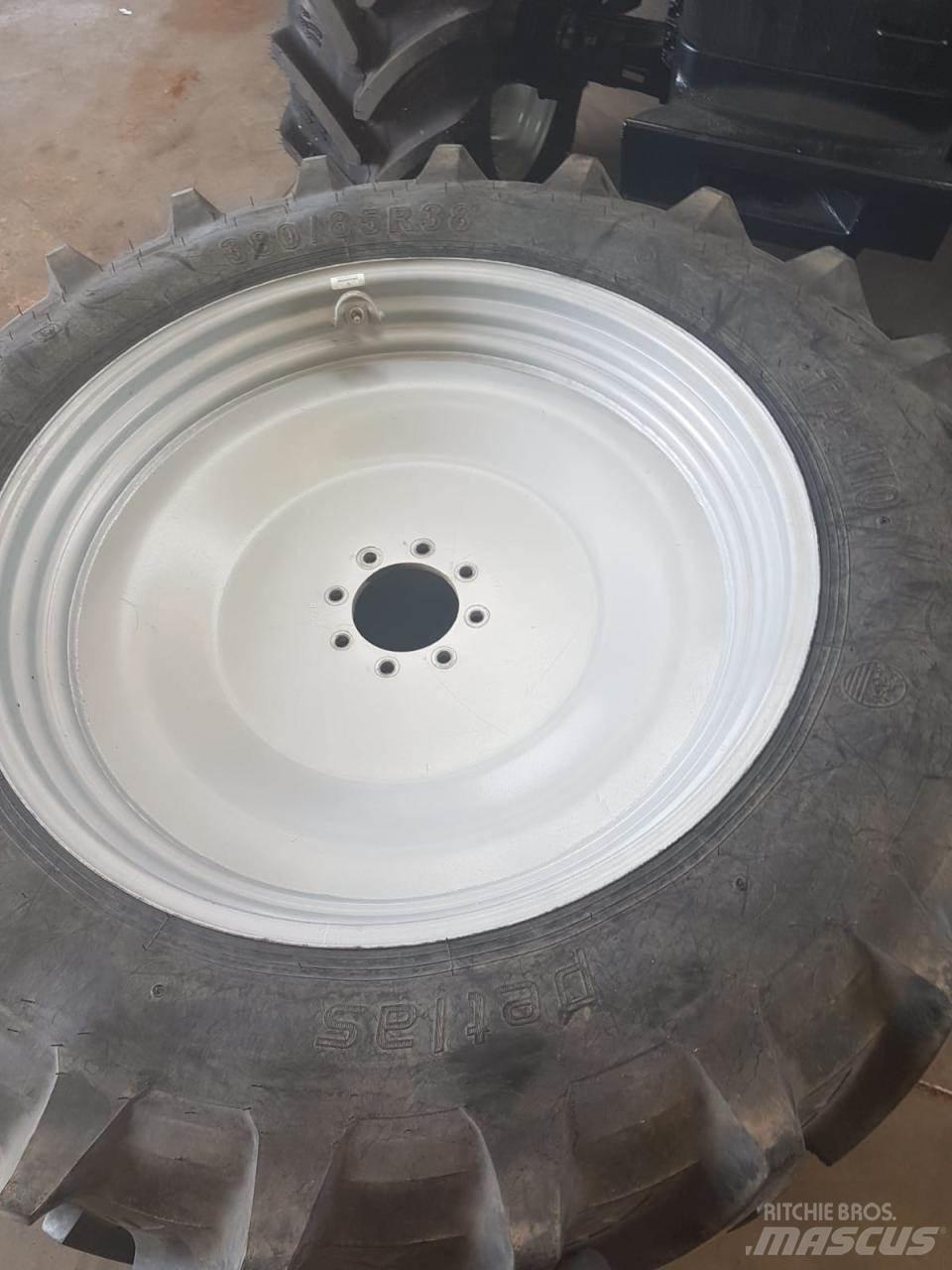 Petlas 380/85R38 Däck, hjul och fälgar