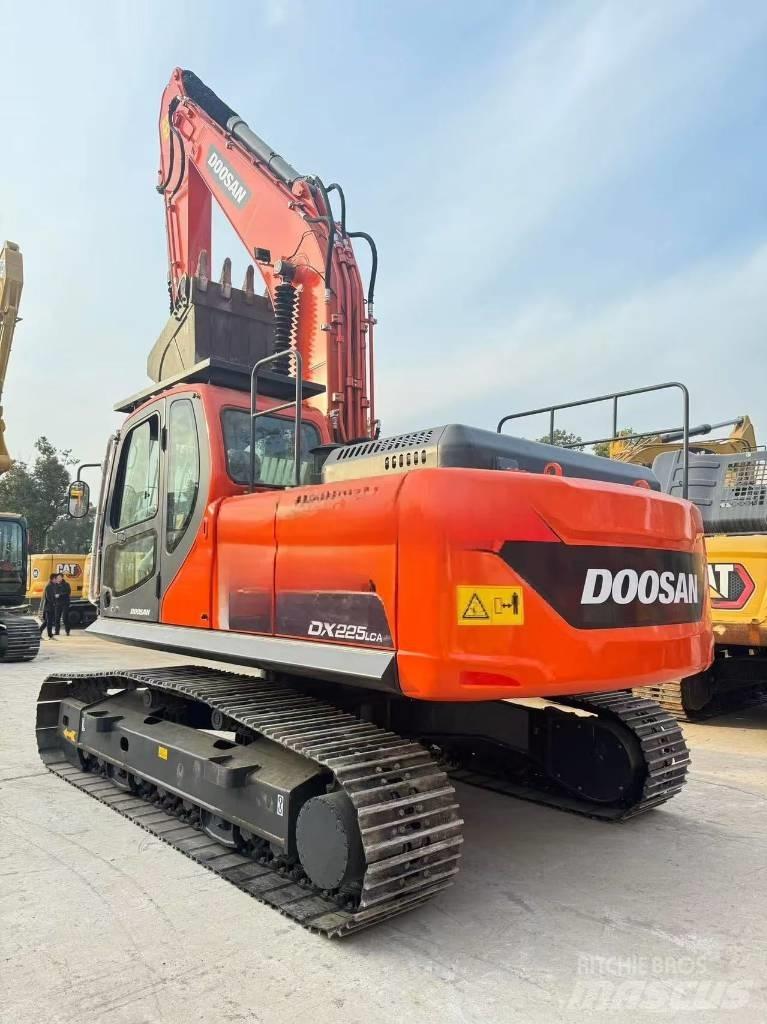 Doosan DX 225 LCA Midigrävmaskiner 7t - 12t