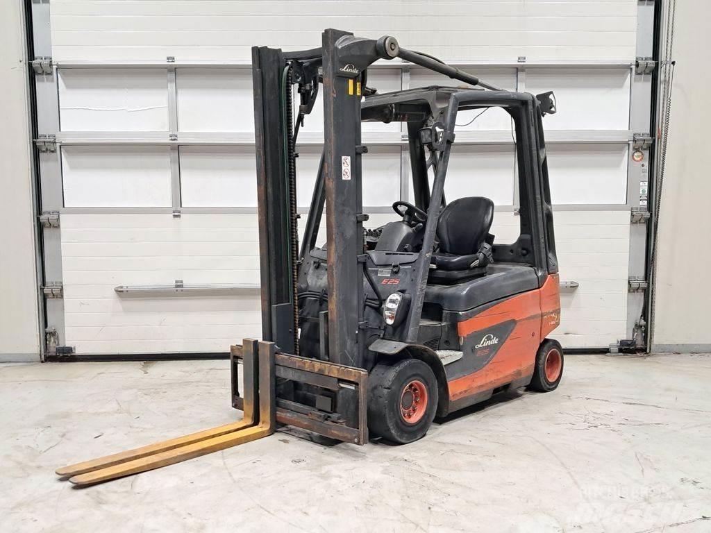 Linde E25-01 Elmotviktstruckar