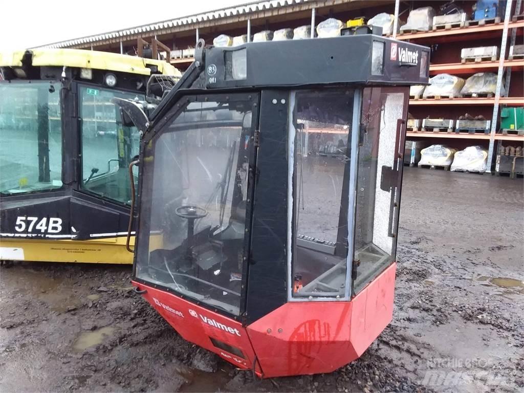 Valmet 911.1 Hytter och interiör