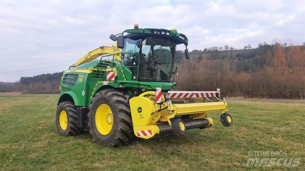 John Deere 8400i Självgående fälthackar